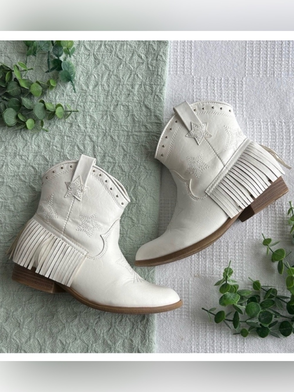 Dream Pairs Youth size 3 white fringe star cowboy boots